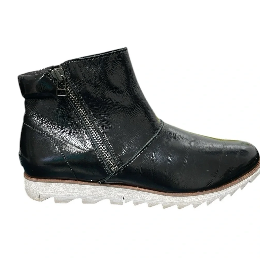 SOREL Booties Black Patent Leather Ankle Boots Harlow Size 10